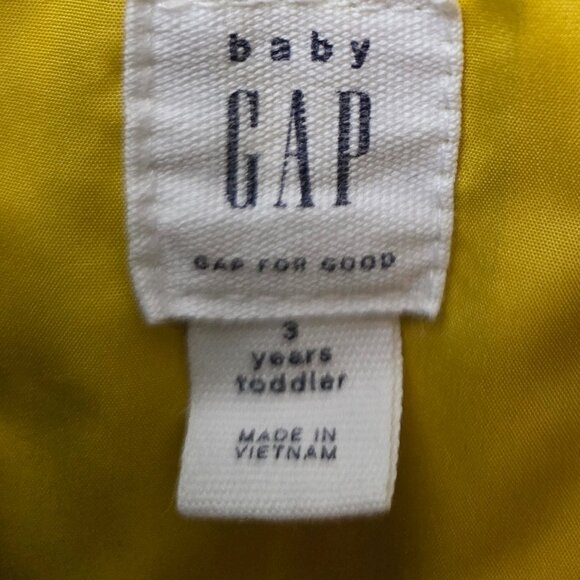 💛 Baby Gap Yellow Puffer Vest – Warm Quilted Outerwear for Toddlers - Picture 4 of 6